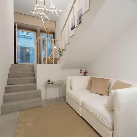 Lovelystay - Hidden & Quiet Duplex Next To Sao Bento Station * Oporto