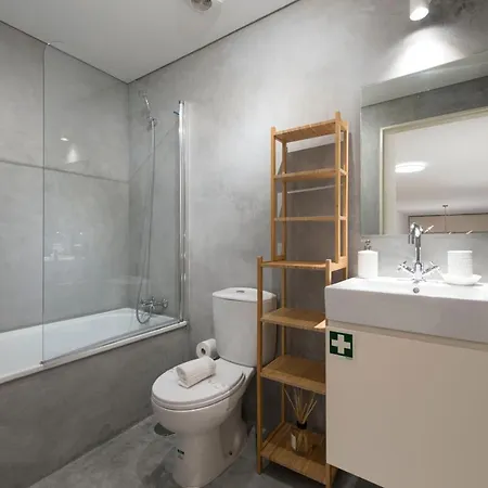 Lovelystay - Hidden & Quiet Duplex Next To Sao Bento Station * Oporto