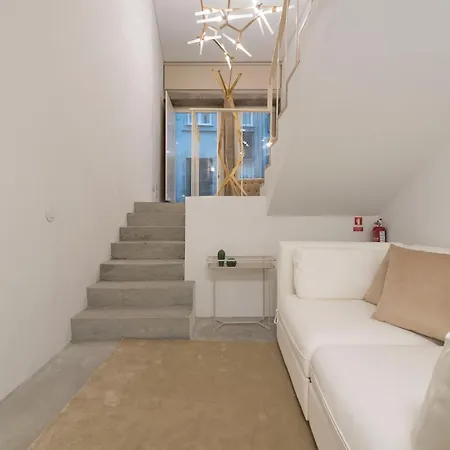 Lovelystay - Hidden & Quiet Duplex Next To Sao Bento Station * Oporto