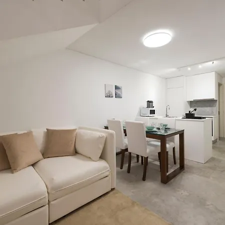 Appartamento Lovelystay - Hidden & Quiet Duplex Next To Sao Bento Station *
