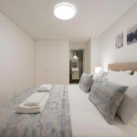 Lovelystay - Hidden & Quiet Duplex Next To Sao Bento Station Appartamento Oporto