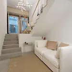Lovelystay - Hidden & Quiet Duplex Next To Sao Bento Station * Porto