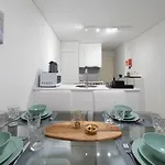 Lejlighed Lovelystay - Hidden & Quiet Duplex Next To Sao Bento Station