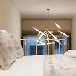 Lejlighed Lovelystay - Hidden & Quiet Duplex Next To Sao Bento Station *