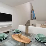Lovelystay - Hidden & Quiet Duplex Next To Sao Bento Station Porto