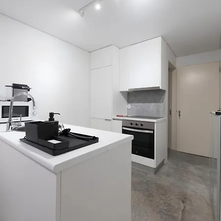 Lovelystay - Hidden & Quiet Duplex Next To Sao Bento Station Apartment *