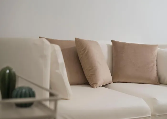 Lejlighed Lovelystay - Hidden & Quiet Duplex Next To Sao Bento Station