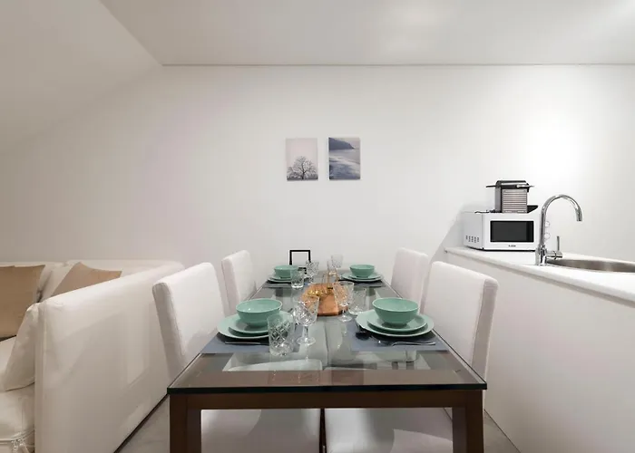 Lovelystay - Hidden & Quiet Duplex Next To Sao Bento Station Lejlighed Porto