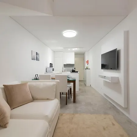 Lovelystay - Hidden & Quiet Duplex Next To Sao Bento Station * Oporto