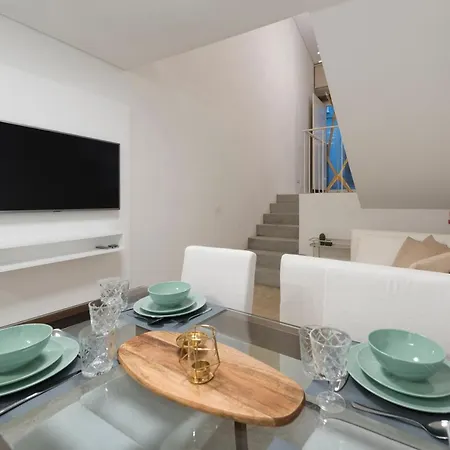 Lovelystay - Hidden & Quiet Duplex Next To Sao Bento Station Oporto