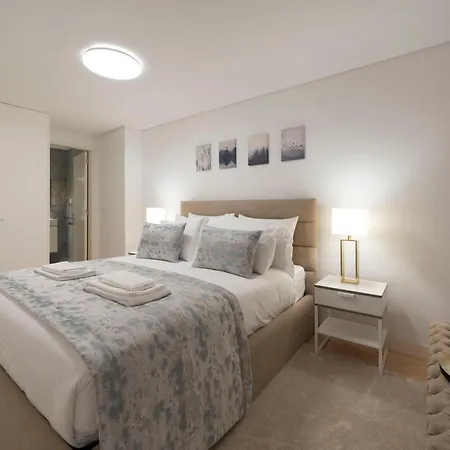 Lovelystay - Hidden & Quiet Duplex Next To Sao Bento Station *