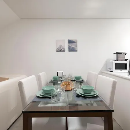 Lovelystay - Hidden & Quiet Duplex Next To Sao Bento Station Appartement Oporto