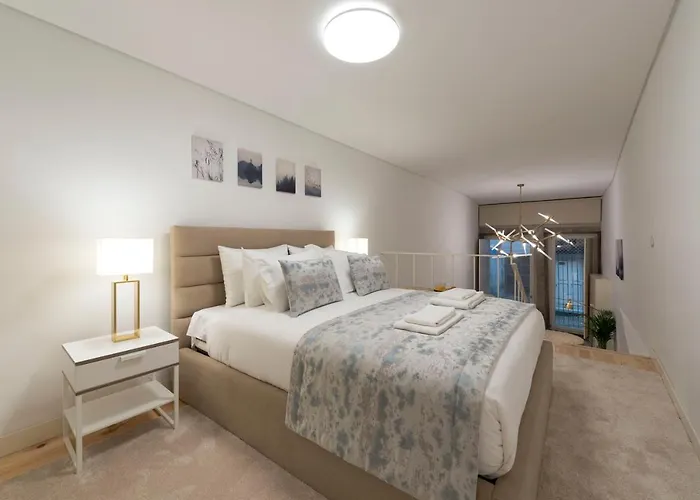 Lovelystay - Hidden & Quiet Duplex Next To Sao Bento Station *