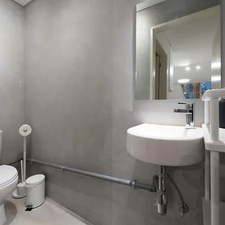 Lovelystay - Hidden & Quiet Duplex Next To Sao Bento Station