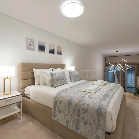 Lovelystay - Hidden & Quiet Duplex Next To Sao Bento Station *
